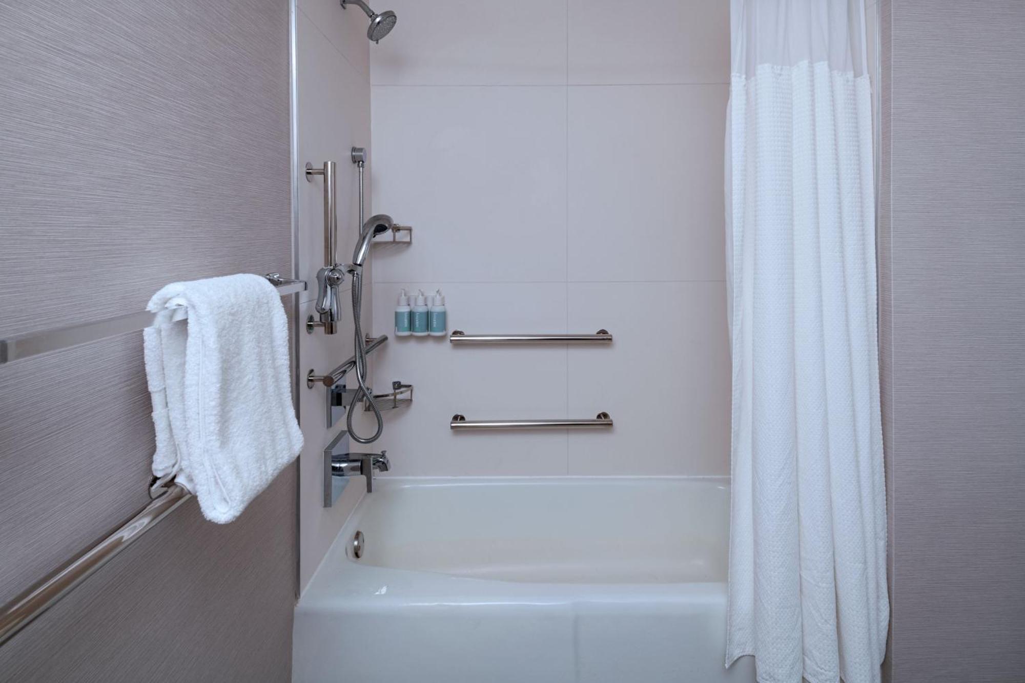 Courtyard By Marriott Dallas Richardson At Spring Valley Luaran gambar