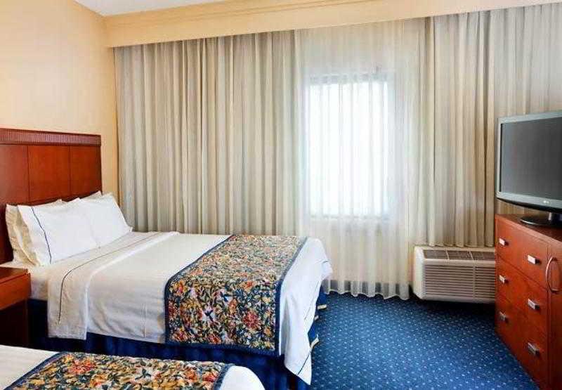 Courtyard By Marriott Dallas Richardson At Spring Valley Bilik gambar