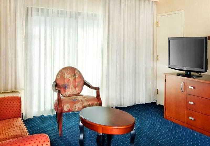Courtyard By Marriott Dallas Richardson At Spring Valley Bilik gambar